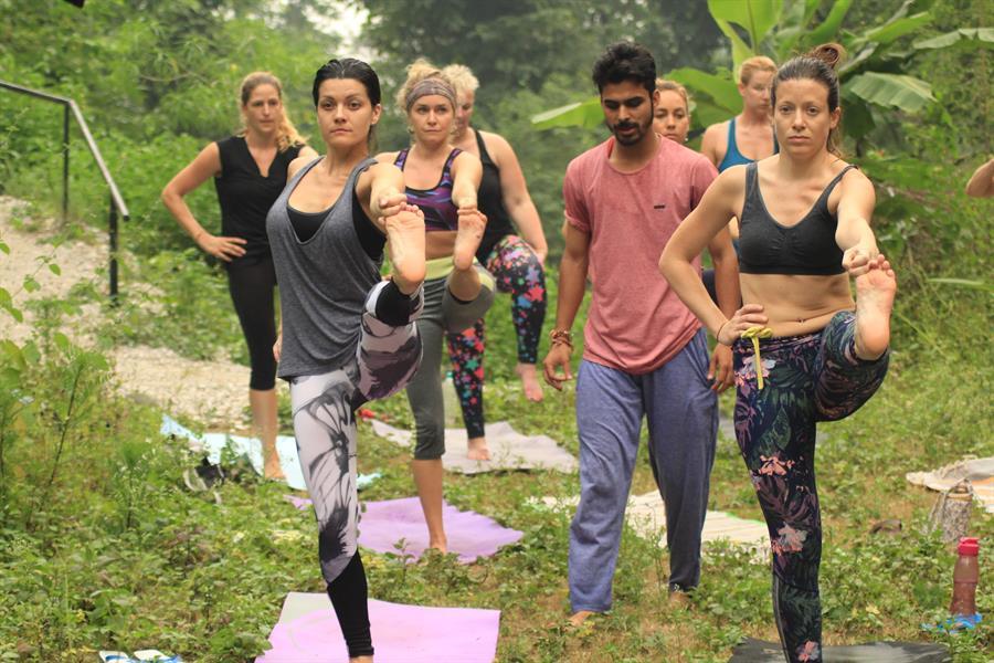 vinyasa yoga teacher training in rishikesh-min